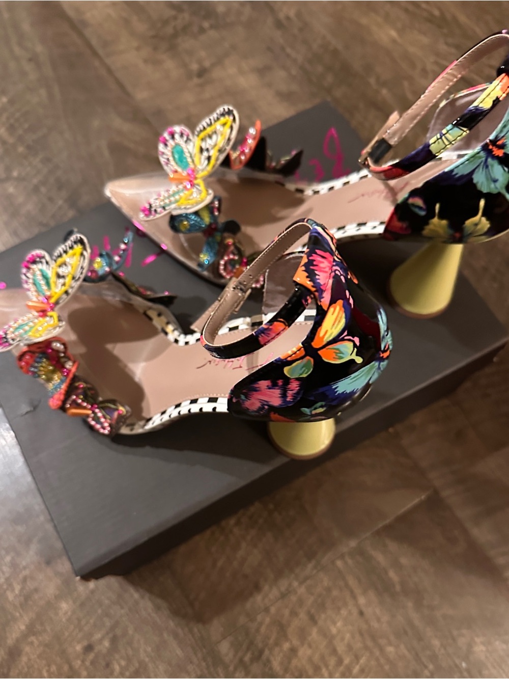 NEW- Betsy Johnson Gidelle Butterfly Sculpted Vinyl Pumps - Size 10 - Picture 5 of 5